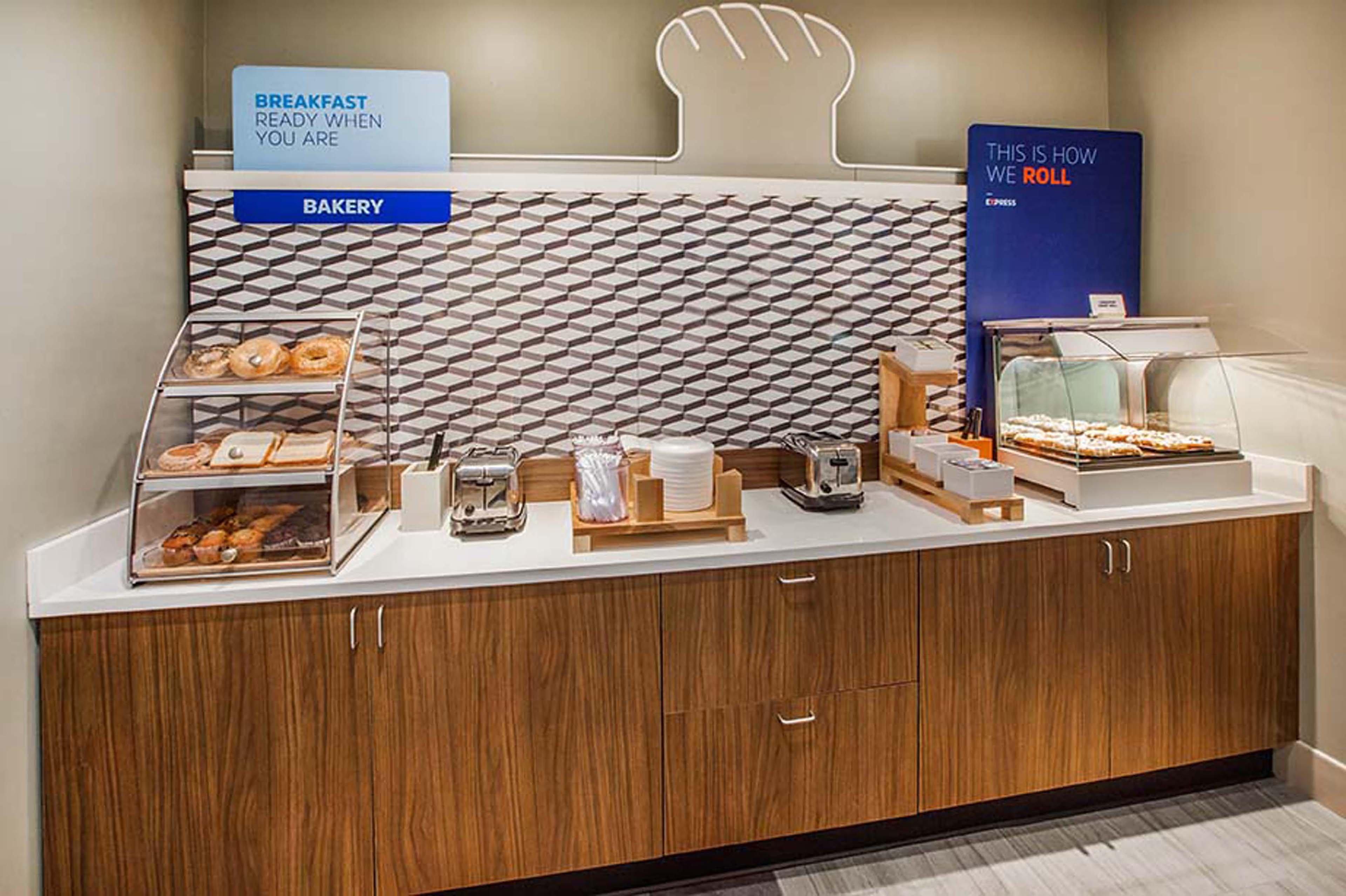 Holiday Inn Express Hotel & Suites Lander By Ihg Bagian luar foto