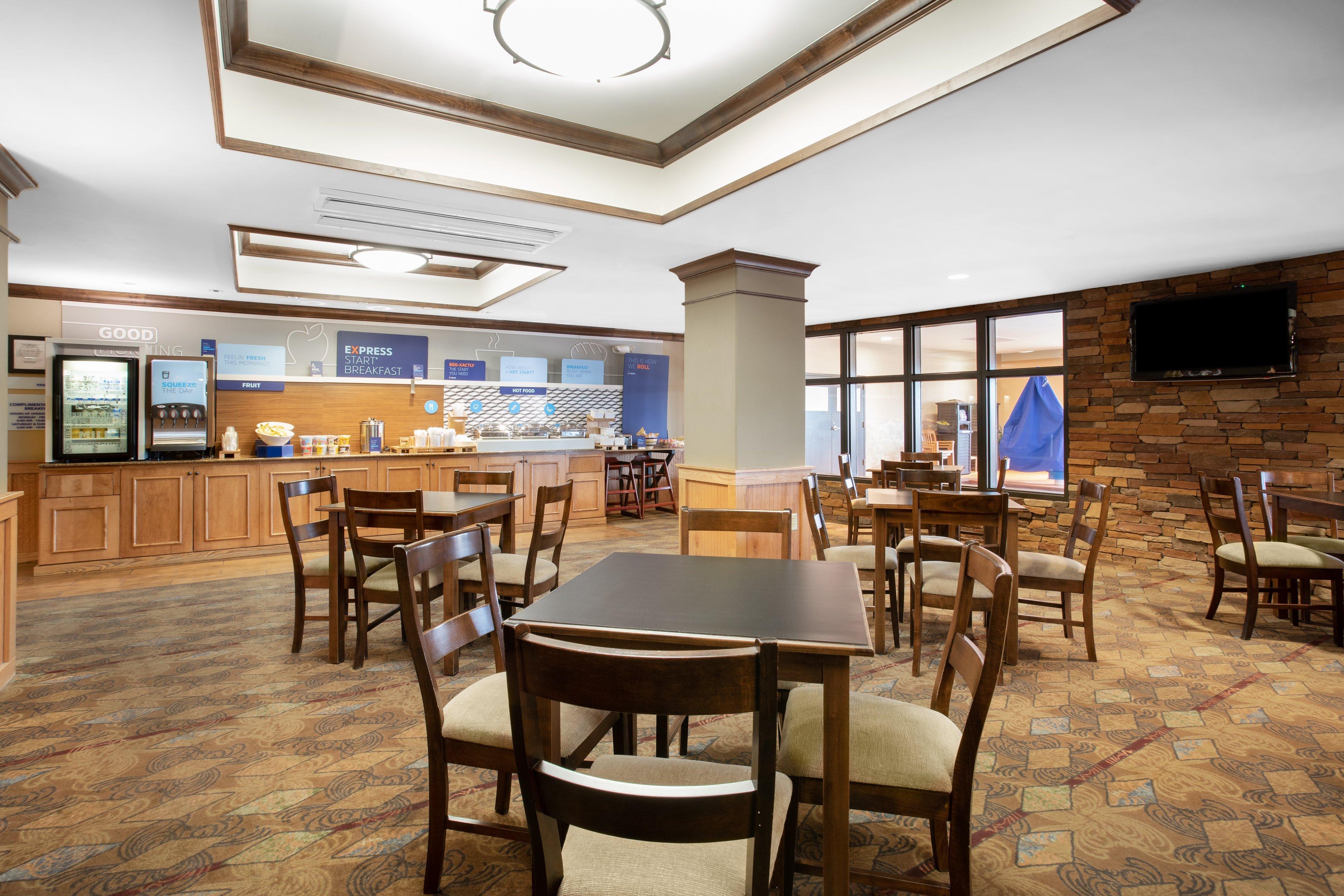 Holiday Inn Express Hotel & Suites Lander By Ihg Bagian luar foto